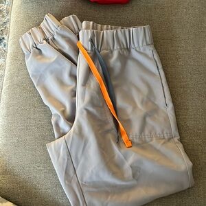 Figs medium scrub set-Boulder Tan